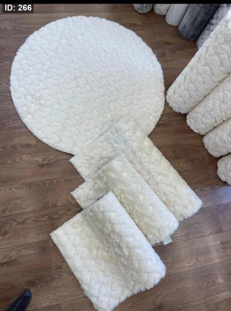 طقم فرو أرنب ثلاثي الأبعاد بملمس ناعم وفاخر، متوفر بعدة ألوان وأشكال (دائري ومستطيل) وبمقاسات مختلفة ليناسب جميع المساحات. يضيف دفئًا وأناقة للمكان، سهل التنظيف ومثالي للاستخدام اليومي. ✨