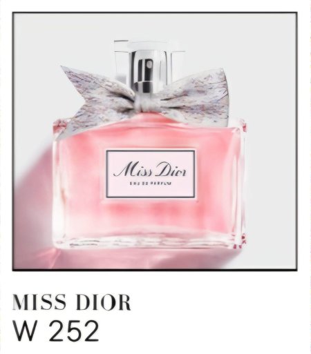 استمتعي بعبير الحب مع Miss Dior! ✨🌸 اكتشفي الأناقة الفرنسية في زجاجة، مع العطر الذي يجمع بين رقة الورد الدمشقي وانتعاش البرغموت مع لمسة دافئة من خشب الورد. حضور مشرق يمنحك شعوراً فورياً بالسعادة والجمال في كل لحظة.