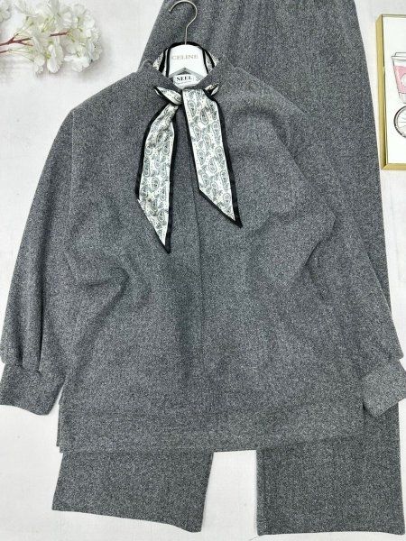 طقم نسائي أنيق راقٍ مع شال مزخرف ✨ خيار مثالي لإطلالة عصرية ناعمة ومريحة، مناسب للدوام والمشاوير اليومية 🌸