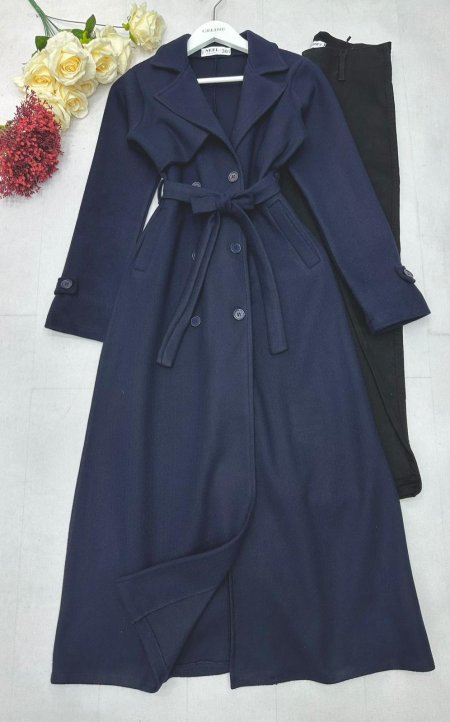 ترانشكوت نسائي أنيق راقي ✨ قصة كلاسيك مع حزام يبرز الخصر، خامة دافئة ومريحة، مناسب للإطلالات اليومية والرسمية 🌸 اختيار مثالي لفصل الشتاء ❄️