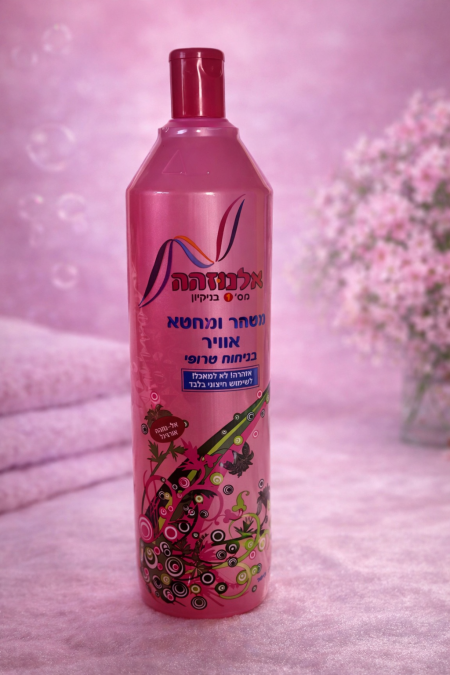 معطّر ومنعّم أقمشة بتركيبة مركّزة يمنح الملابس نعومة ملحوظة ورائحة أنثوية فاخرة تدوم طويلًا، ليضفي إحساسًا بالانتعاش والأناقة مع كل غسلة، ومظهرًا أنيقًا يكمّل العناية اليومية بالملابس.