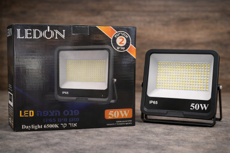 كشاف LED قوي 50W إضاءة نهارية Daylight 6500K بسطوع عالي وانتشار واسع 🌧️ مقاوم للماء والغبار IP65 – مناسب للاستخدام الخارجي 🏠 مثالي للساحات، المداخل، المحلات والمخازن 🛡️ جودة عالية