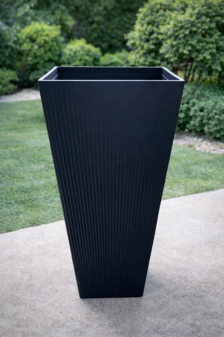 وعاء كبير نسبيًا للزراعة المكثفة أو نباتات ذات جذور عميقة