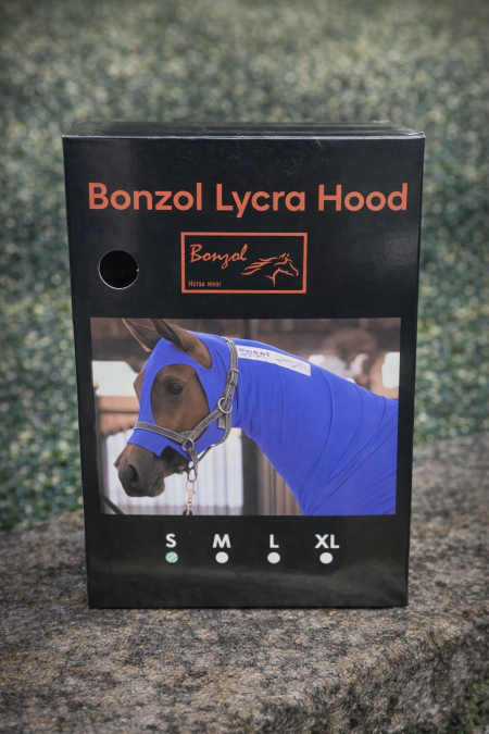 Bonzol Lycra Hood 🧢🐴 غطاء ليكرا مريح للخيول، يحمي الرقبة والرأس من الغبار والحشرات، يساعد على تهدئة الحصان ويمنح راحة تامة مع مرونة عالية ومقاسات متعددة تناسب جميع الخيول 💙