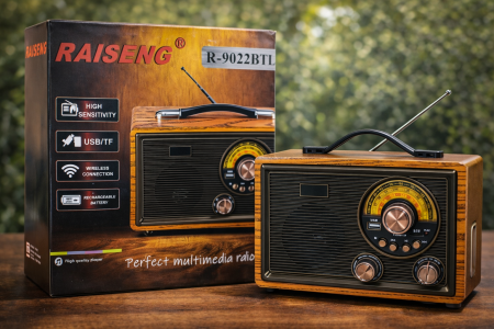 راديو RAISENG R-9022BTL بتصميم كلاسيكي أنيق، يجمع بين شكل الزمن الجميل وتقنيات اليوم. يدعم البلوتوث، USB وTF، مع بطارية قابلة للشحن وصوت واضح وحساسية عالية للاستقبال. خيار مثالي للبيت أو الرحلات ولمحبي الطابع الكلاسيكي.