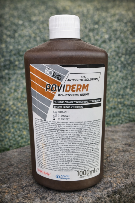 POVIDERM 10% 🧴🐴 مطهّر قوي بتركيبة بوفيدون يود 10%، مثالي لتعقيم الجروح والخدوش والعناية اليومية بجلد الخيول، يساعد على الوقاية من الالتهابات ويحافظ على صحة الجلد بأمان وفعالية ✔️