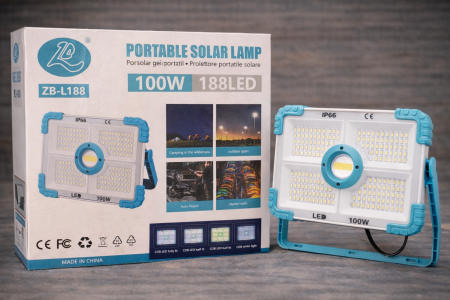 كشاف شمسي محمول 100W – 188 LED إضاءة قوية ومتعددة الاستخدامات، يعمل بالطاقة الشمسية مع بطارية مدمجة 🔋 مقاوم للماء IP66، مناسب للتخييم، الورش، الطوارئ والاستخدام الخارجي 🌧️🏕️ عدة أوضاع إضاءة (كامل / نصف / COB / وميض) مع حامل قابل للتعديل. اختيار عملي، توفير بالطاقة وأداء يعتمد عليه