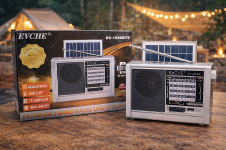 راديو EVCHE EC-1520BTS مزوّد بلوح شمسي وبطارية قابلة للشحن، يدعم Bluetooth وتشغيل الموسيقى عبر USB وTF، مع استقبال FM / AM / SW. عملي وخفيف، مثالي للرحلات، التخييم، والطوارئ داخل وخارج المنزل.