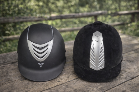 خوذة ركوب خيل احترافية حماية عالية مع تصميم أنيق، مزوّدة بفتحات تهوية لراحة الرأس أثناء الركوب، خفيفة وثابتة لتوفير الأمان والثقة في كل تدريب أو جولة، مثالية للهواة والمحترفين 🐎🪖