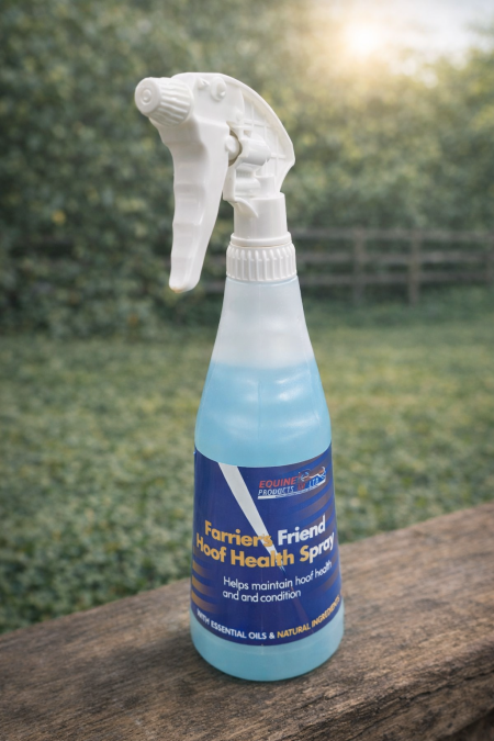 بخاخ Farrier’s Friend Hoof Health للعناية بحوافر الخيول، يساعد على الحفاظ على صحة الحافر وتقويته وحمايته من الرطوبة والبكتيريا، تركيبة لطيفة بزيوت طبيعية مثالية للاستخدام اليومي ولخيول الإسطبل والتدريب.