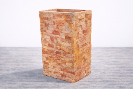 وعاء حجري حجم وسط بتصميم بسيط لكنه عملي جدًا