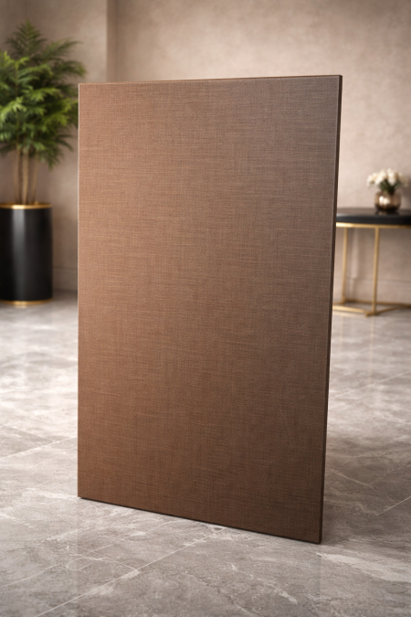 لوح شيبورد طول 280سم عرض 122سم عمق 5ميلي.           لوح شيبورد عملي بجودة عالية سطح متين وسهل الاستخدام، مثالي لأعمال الديكور، الأثاث، والتغليف. خيار اقتصادي وعملي يناسب مختلف الاستخدامات المنزلية والتجارية.