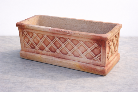 وعاء حجري ذو حجم صغيّر مناسب للنباتات الفردية