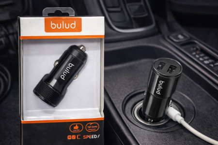 شاحن سيارة USB مزدوج – pining / شاحن سيارة عملي وأنيق يوفّر شحنًا سريعًا وآمنًا لأجهزتك أثناء القيادة. يأتي بمنفذين USB لتمكينك من شحن جهازين في نفس الوقت، مع تصميم صغير ينسجم مع ديكور السيارة بدون إزعاج.