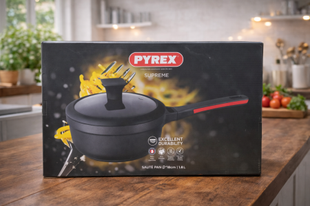 قدر Pyrex Supreme مقاس 18 سم بسعة 1.8 لتر، تصميم متين بسطح غير لاصق لطبخ أسهل وتنظيف أسرع. مثالي للصلصات والطهي اليومي مع جودة عالية تدوم طويلاً 🍲✨