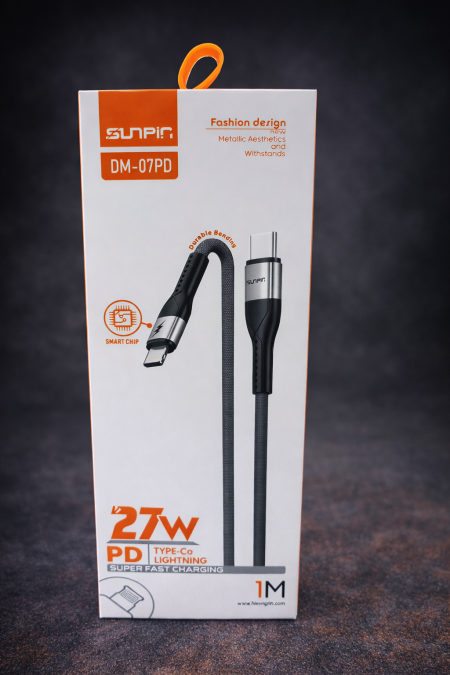 كابل SUNPIR DM-07PD شحن سريع 27W شحن قوي وسريع بتقنية PD، يدعم Type-C إلى Lightning بكفاءة عالية. تصميم متين بسلك مضفّر يتحمّل الانحناء والاستخدام الطويل، مع Smart Chip لحماية آمنة وثبات في الأداء. خيار مثالي لشحن يومي سريع وموثوق.