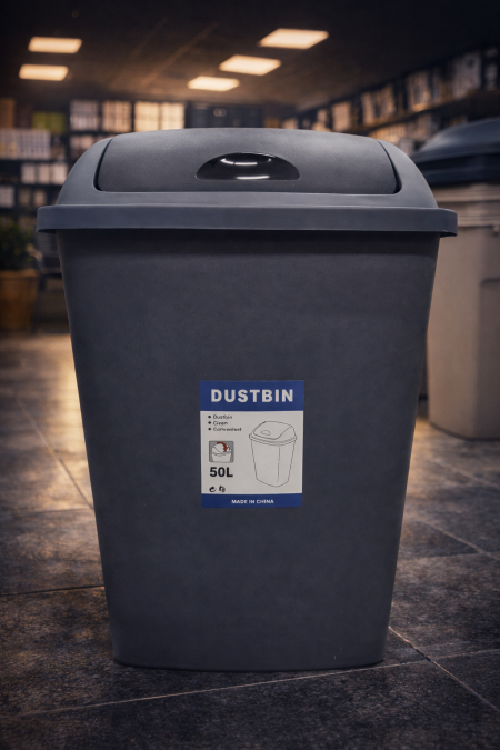 سلة مهملات 50 لتر بلون رمادي أنيق 🧺 سعة كبيرة مع غطاء متحرك سهل الاستخدام، مناسبة للمطبخ والأماكن المشتركة، خامة قوية وسهلة التنظيف ✨