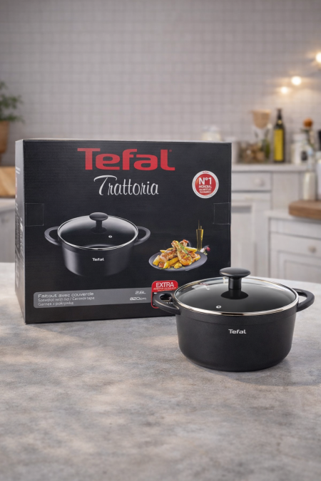 طنجرة Tefal Trattoria مع غطاء، حجم عملي 20 سم بسعة 2.6 لتر، طلاء غير لاصق عالي الجودة وتوزيع حرارة ممتاز لطبخ متوازن. اختيار مثالي للمطبخ اليومي بطعم وراحة مضمونة