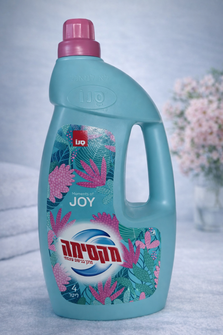 منعّم أقمشة Moments of Joy بتركيبة فاخرة تمنح الملابس نعومة استثنائية ورائحة زهرية منعشة تدوم طويلًا، ليضفي إحساسًا بالانتعاش والبهجة مع كل غسلة، مع عناية لطيفة تحافظ على جودة الأقمشة