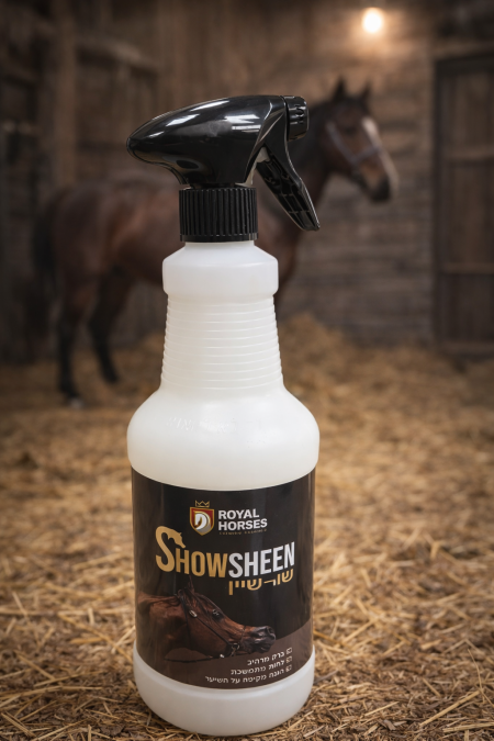 بخاخ ROYAL HORSES – ShowSheen يمنح شعر وذيل الخيل لمعانًا فوريًا ومظهرًا أنيقًا، يفك التشابك بسهولة ويقلل الأوساخ والغبار، ليبقى الشعر ناعمًا ولامعًا لفترة أطول، مثالي للعروض والتجهيز اليومي.