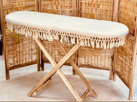 طاولة للمكوى خشبية تصميم طبيعي أنيق ومريح وعملي، ويضيف دفء وأناقة للمكان.