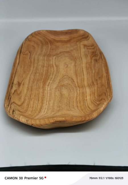 طبق خشب طبيعي بتصميم بسيط وأنيق 🌿 عروق ناعمة تضيف إحساس دافئ وطابع طبيعي مميز. مثالي للتقديم اليومي أو كقطعة ديكور هادئة وراقية ✨