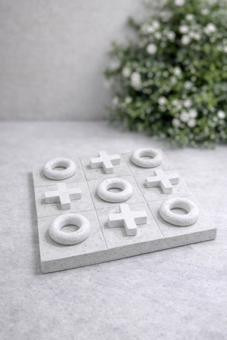 لعبة إكس-أو ديكور أنيقة 🤍✨ تصميم حجري أبيض بلمسة عصرية، تجمع بين التسلية والستايل في قطعة واحدة. مثالية لطاولة الضيافة أو هدية راقية تضيف فخامة لأي مساحة 🏡