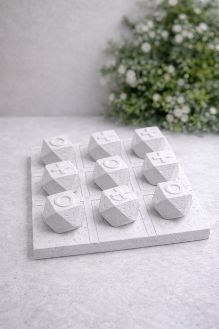 لعبة إكس-أو ديكور فخمة 🤍✨ تصميم عصري بحجر أبيض بملمس مميز، قطعة أنيقة للتسلية وتزيين الطاولة بنفس الوقت. مثالية للهدايا ولمسة راقية لأي زاوية في البيت 🏡