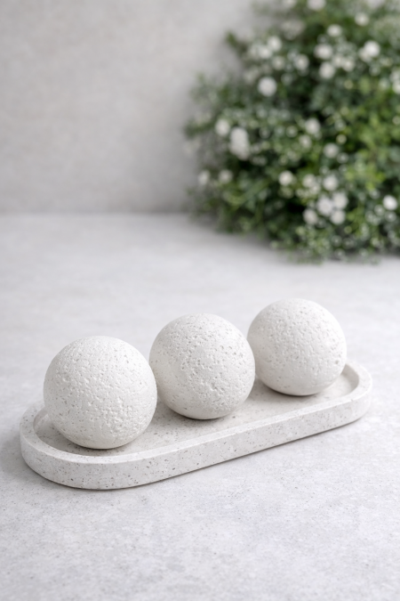 طقم كرات ديكور حجرية فخمة 🤍✨ تصميم عصري بلمسة طبيعية هادئة، مثالي للطاولات والكونسول والمداخل. خامة متينة وتشطيب أنيق يضيف فخامة لأي زاوية في البيت 🏡🌿
