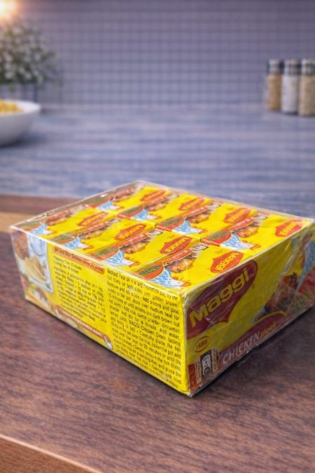 ماجي دجاج غني بالنكهة، مثالي لإضافة طعم لذيذ للشوربات والأرز والأطباق اليومية.