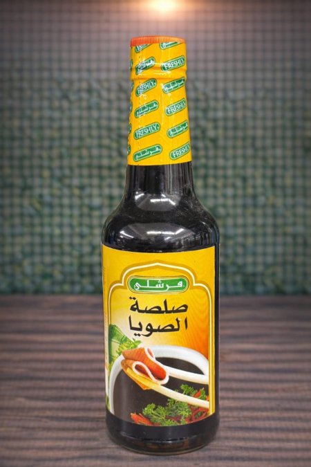 صلصة صويا بنكهة غنية ومتوازنة، مثالية لتتبيل الأطعمة الآسيوية واللحوم والخضار.