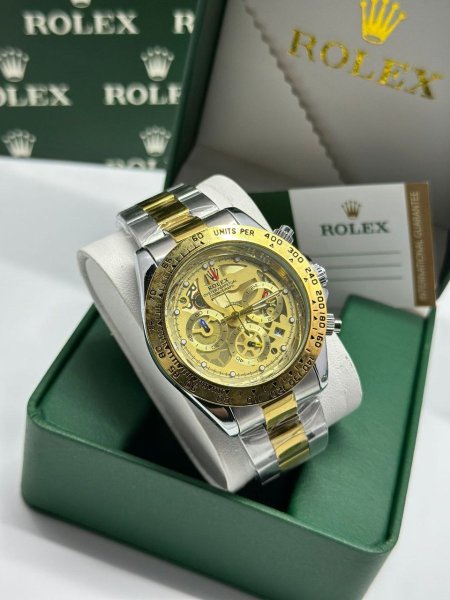 رمادي وذهبي