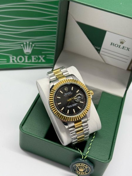 رمادي واسود