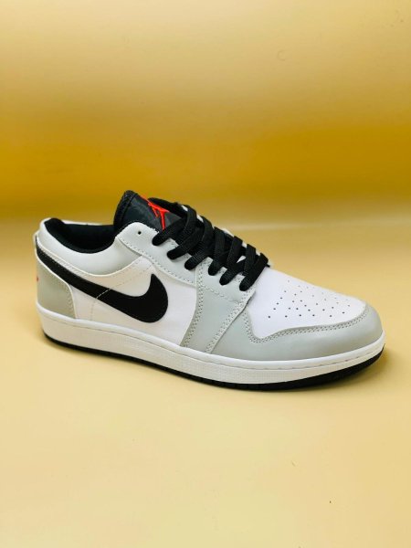 بوت محير  نايك جوردن