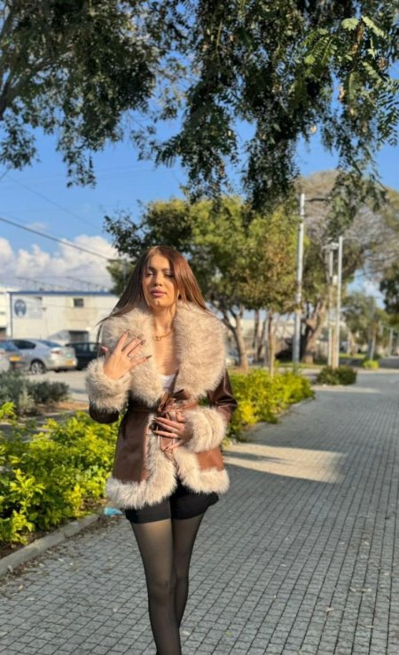 جكيت بني مع فرو