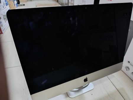Apple screen 2013 corei5 512GB HDD 8GB RAM